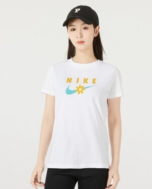 나이키 NIKE 스포츠웨어 플로럴 그래픽 반팔 티셔츠 화이트 DN5859-100
